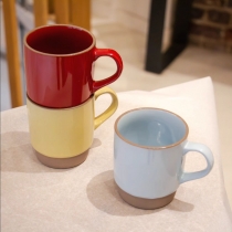 Découvrez nos nouveaux mugs contemporains et colorés. En grès japonais, ces mugs sont incroyablement légers ! C'est l'accessoire idéal pour boire vos thés et tisanes préférés ☺️🇯🇵