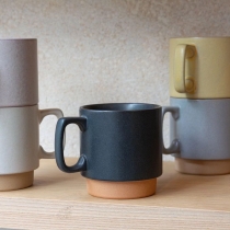 Un vent de modernité souffle sur la céramique japonaise ! Découvrez notre nouvel arrivage de magnifiques mugs en grès au design contemporain. 🍵🇯🇵