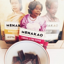 Nouvel arrivage de chocolat 🍫 ! Venez déguster le meilleur chocolat du monde 😉 #menakao #madagascar #fevedecacao #gourmandise #chocolat